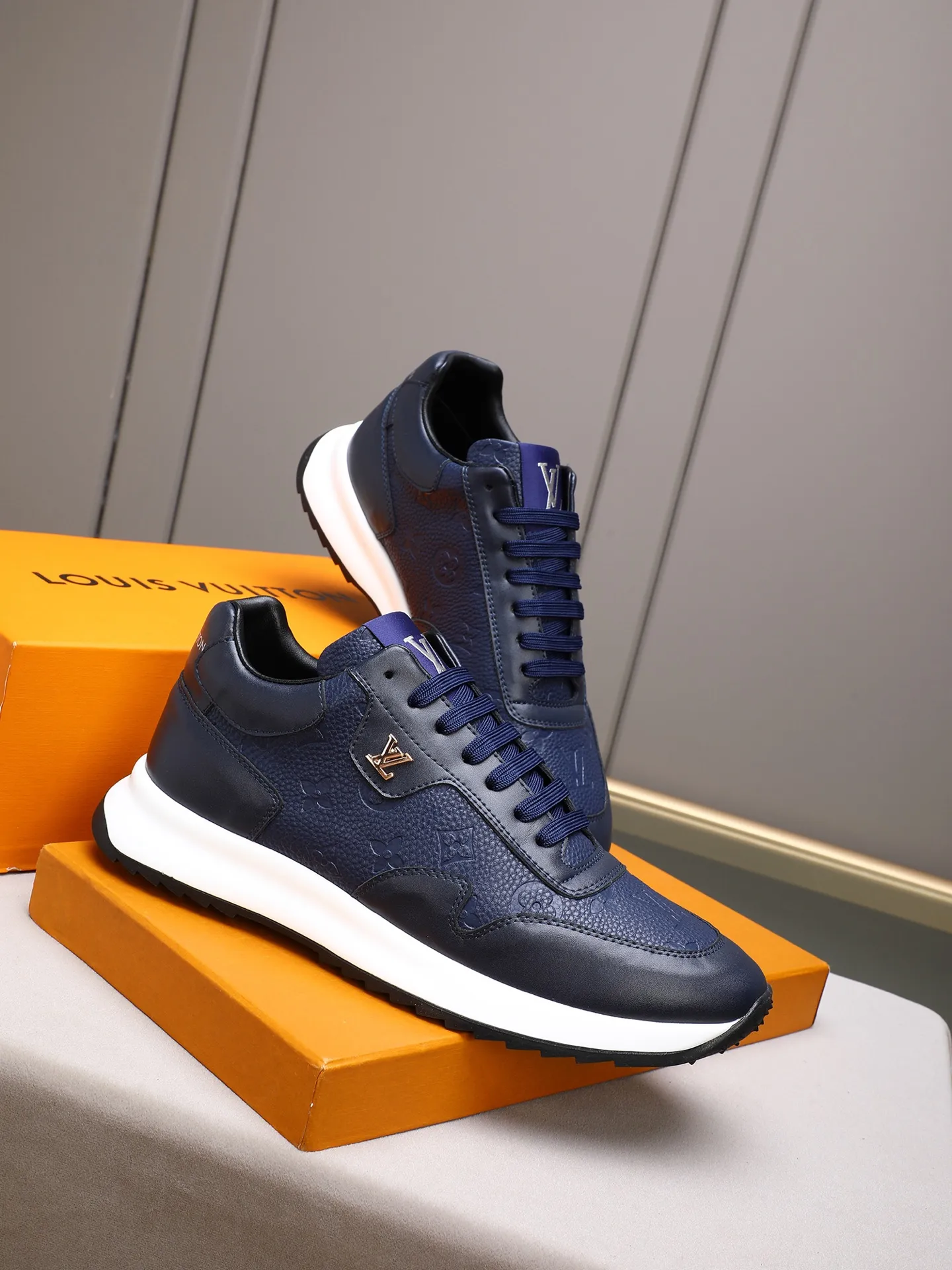 Men's shoes 💰460 [LV] Imported calfskin embossed, breathable first-layer sheep lining ✊✊Fashionable, crisp, stylish, more eye-catching and more classy. It will subvert the old idea and be a must-have for fashionistas who want to spend time with you! Must keep it for yourself! High and comfortable but low, high-end quality workmanship. 38-44 (45 customized)